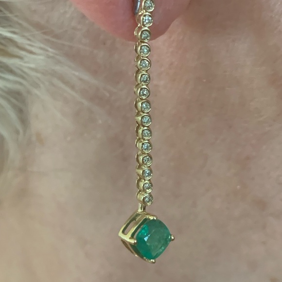 14k emerald and diamond earrings. - Picture 3 of 7